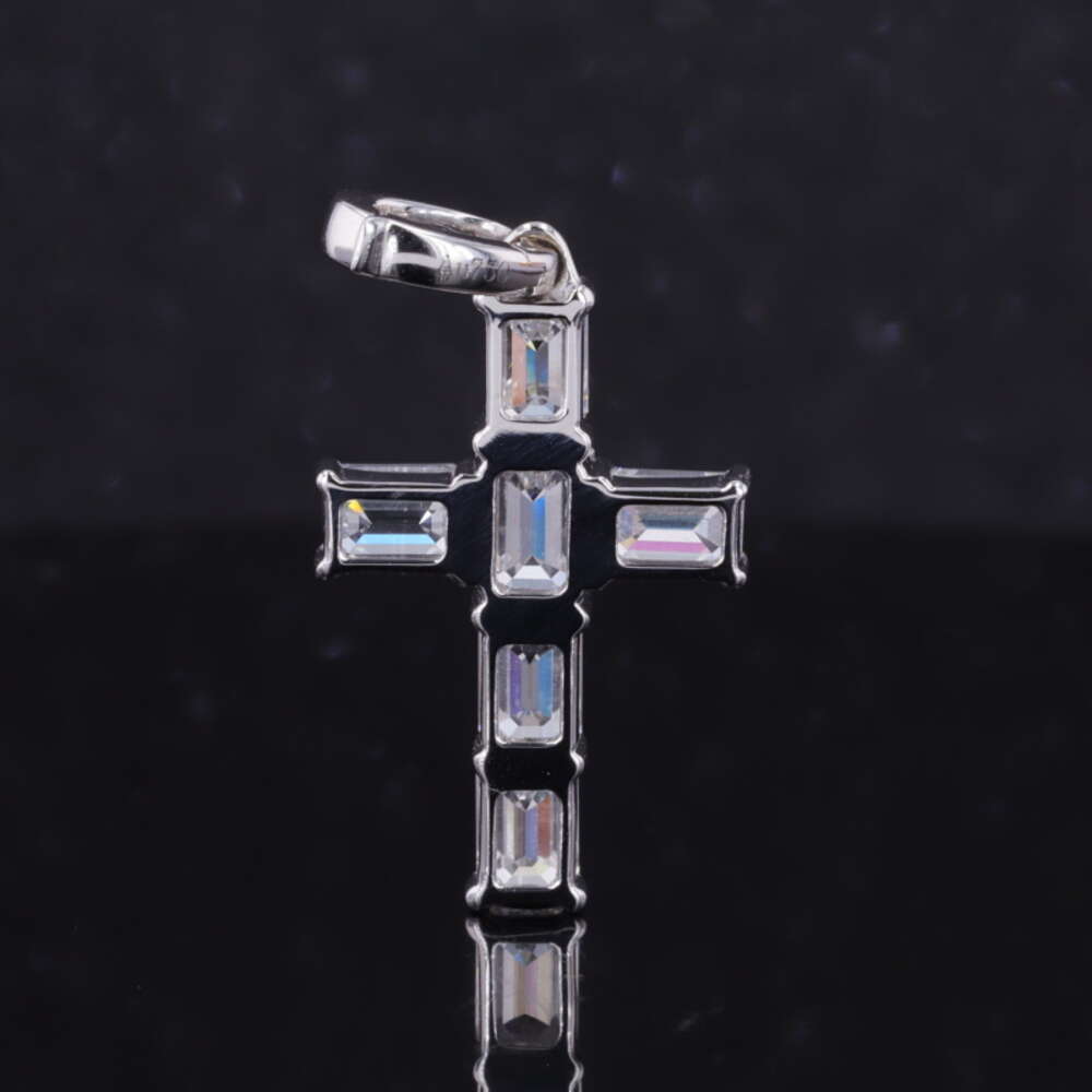 Starsgem Custom S925 Silver Diamond Cross Pendant 4*6mm Emerald Cut Moissanite for Men and Women Fine Jewelry Necklace