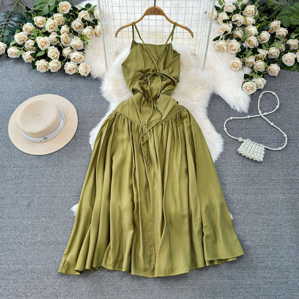 Fashionable socialite temperament seaside vacation beach skirt strapless backless waist cinched slimming A-line large hem suspender dress