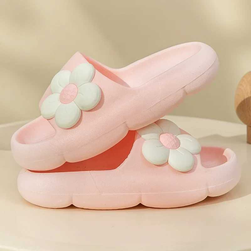 Slipper Flat shoes Childrens slippers outdoor slippers sandals family slippers non slip soft soles bathroom slippers summer childrens shoes WX5.30