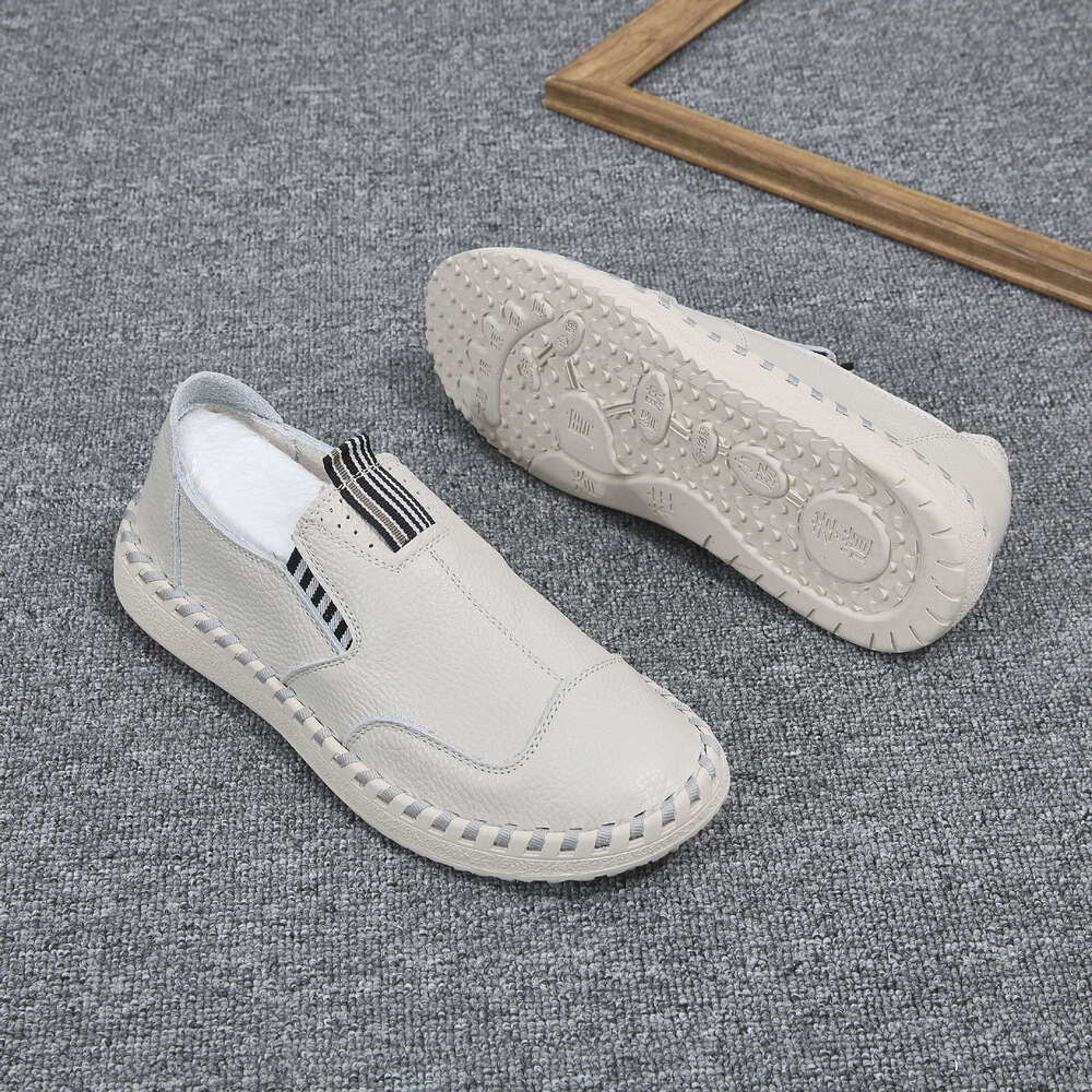 2024 Men's breathable casual driving top layer cowhide beanie Genuine leather slip-on shoes for lazy people e899a