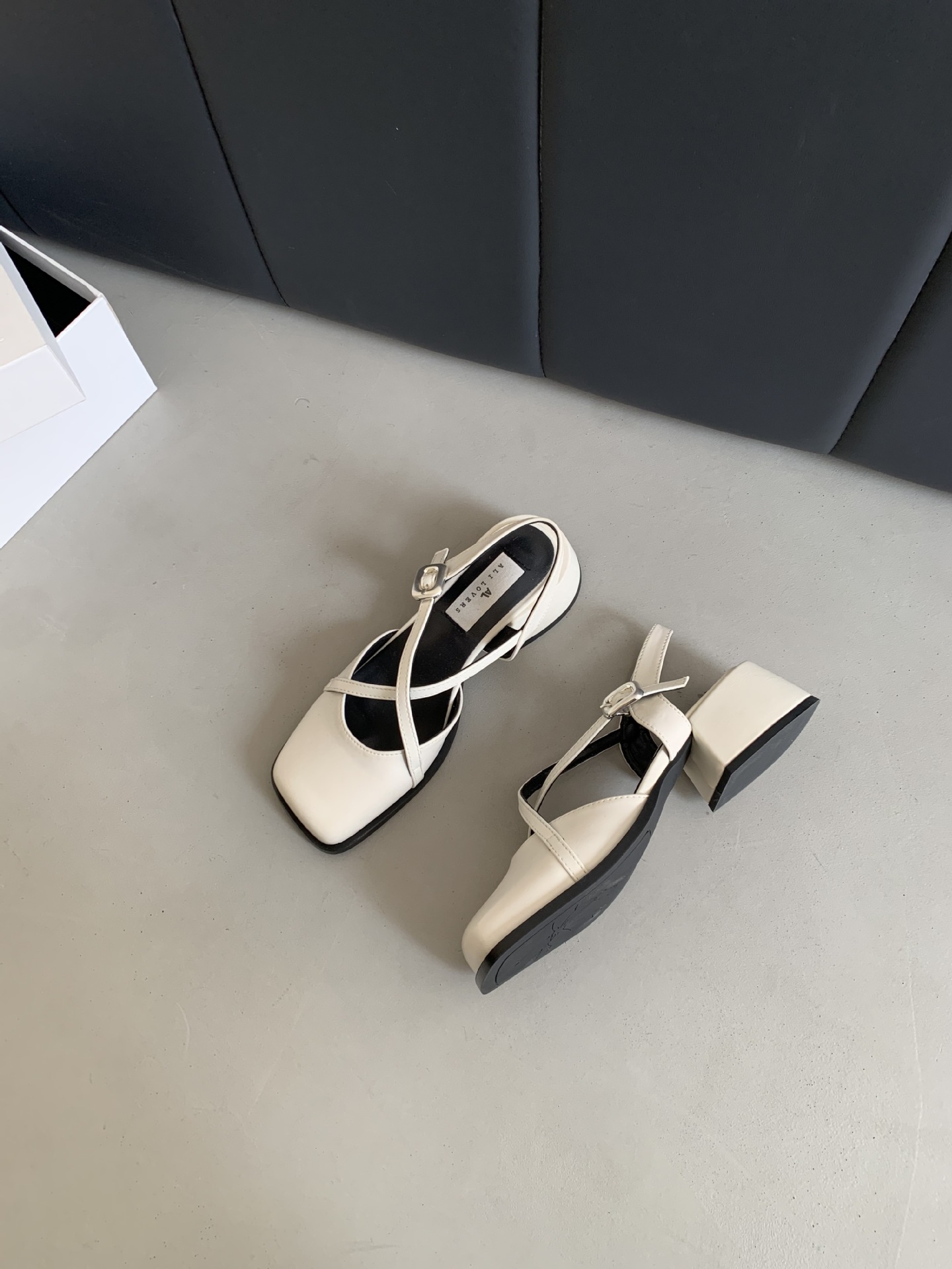 French Square Headed 2024 New Mary Jane Baotou Sandals Women's Thick Heels Back Empty Single Shoes Free of Mail Lhshoe