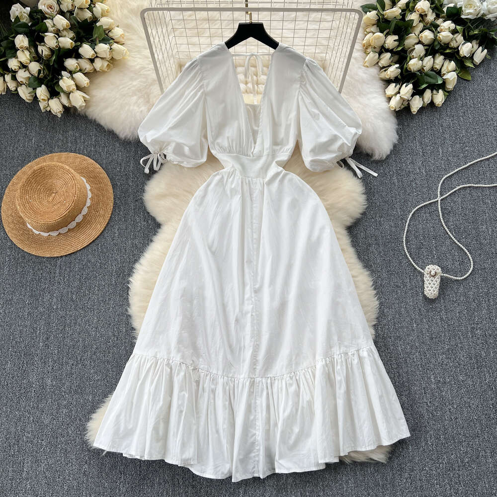 White Dress Womens 2024 New French Bubble Sleeves Luxury Pleated Deep V-neck Slim Fit Mid length Dress