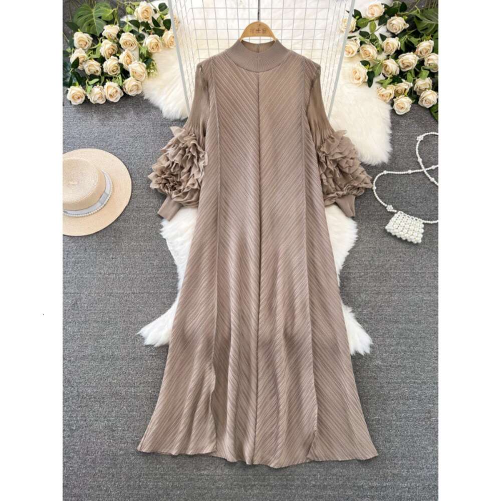 Luxury and socialite temperament three houses wrinkled lantern long sleeved stand up collar loose A-line solid color dress elegant long skirt