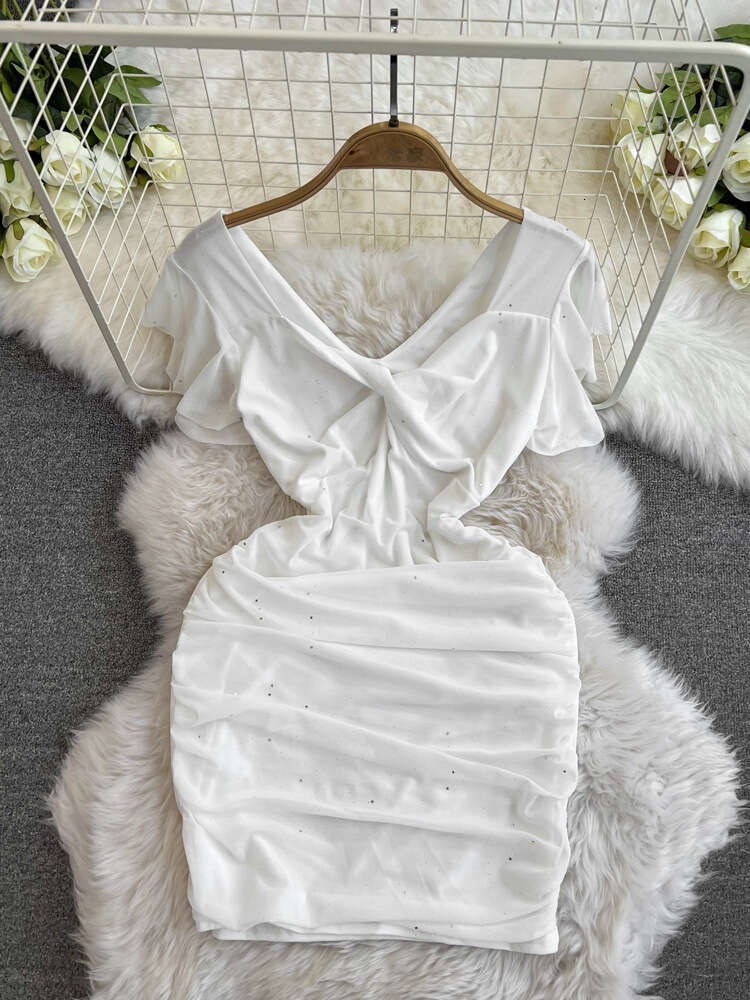 Summer new socialite temperament sexy V-neck long sleeved slim fit wrinkled small stature short buttocks wrapped dress
