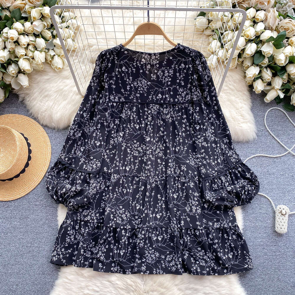 Korean style outfit with age reducing bubble sleeves floral camisole skirt loose and slimming doll skirt early spring dress womens trend