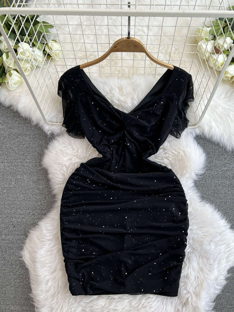 Summer new socialite temperament sexy V-neck long sleeved slim fit wrinkled small stature short buttocks wrapped dress