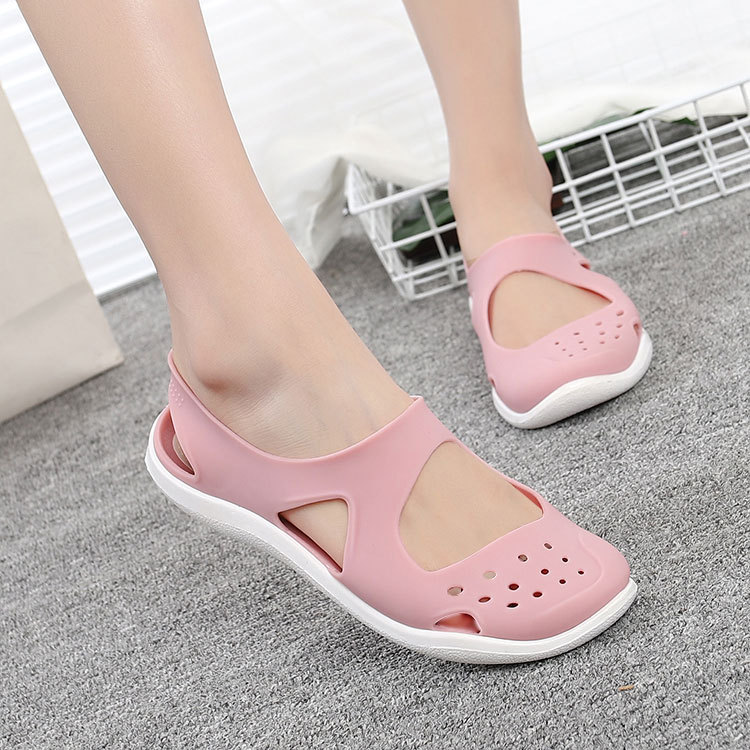 Summer New Hole Shoes 2024 Plastic Breathable Anti slip Womens Leisure Fashion Soft Sole Baotou Beach Sandals Free of Shipping Lhshoe