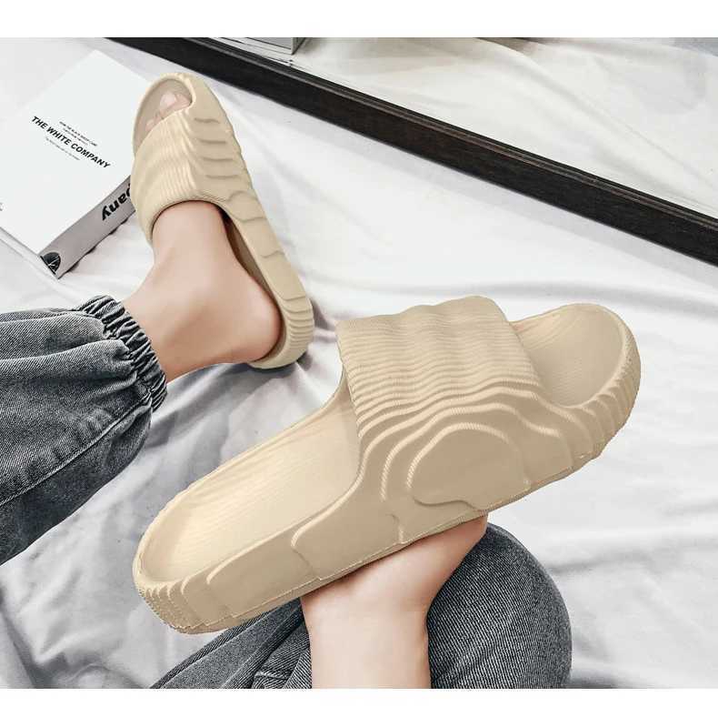 New designer shoes designer sandals mens women soft sole slippers EVA thick soled Summer beach shoes casual trend anti skidding Classic shoes 788