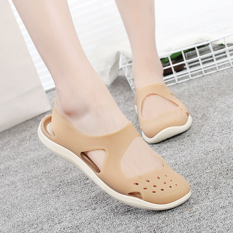 Summer New Hole Shoes 2024 Plastic Breathable Anti slip Womens Leisure Fashion Soft Sole Baotou Beach Sandals Free of Shipping Lhshoe