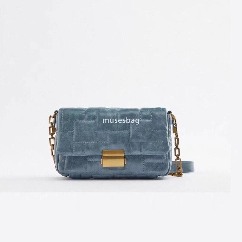 New Women's Commuting Bag Luxury and Versatile Single Shoulder Bag Chain Small Square Bag Black Retro Crossbody Bag