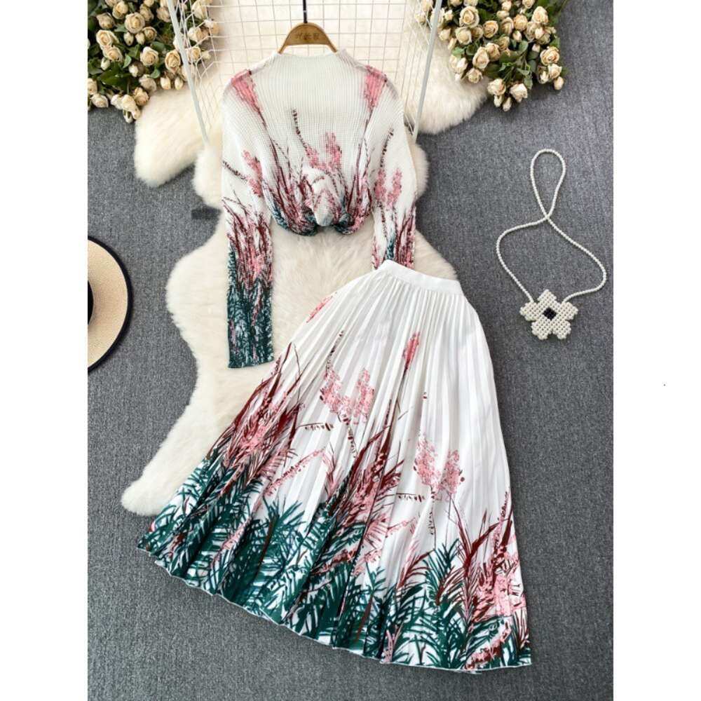 Fashion set womens long sleeved standing collar slim fitting printed top two-piece casual high waisted pleated wide leg pants skirt