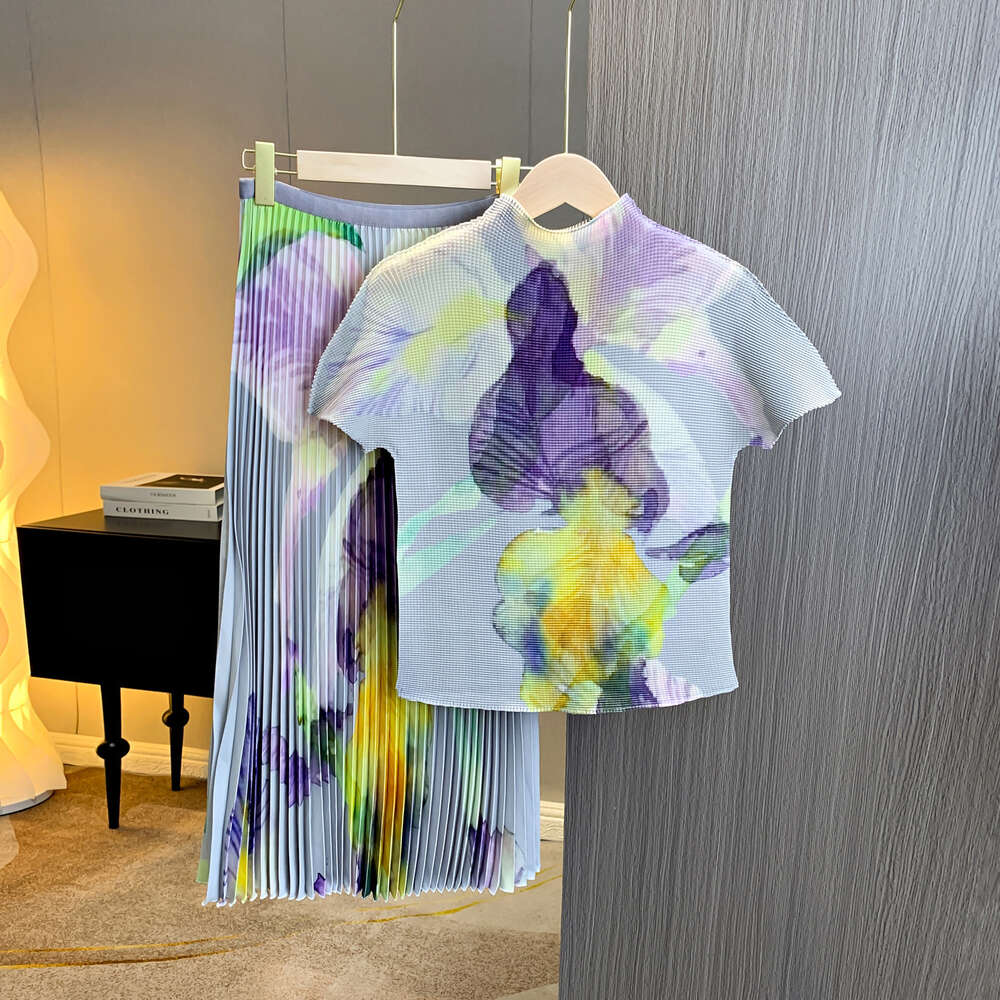 Sanzhai Pleated Womens Elegant Slim Fit T-shirt Plant Flower Pleated Skirt Two Piece Set with Design Sense Small and Popular Fashion Set