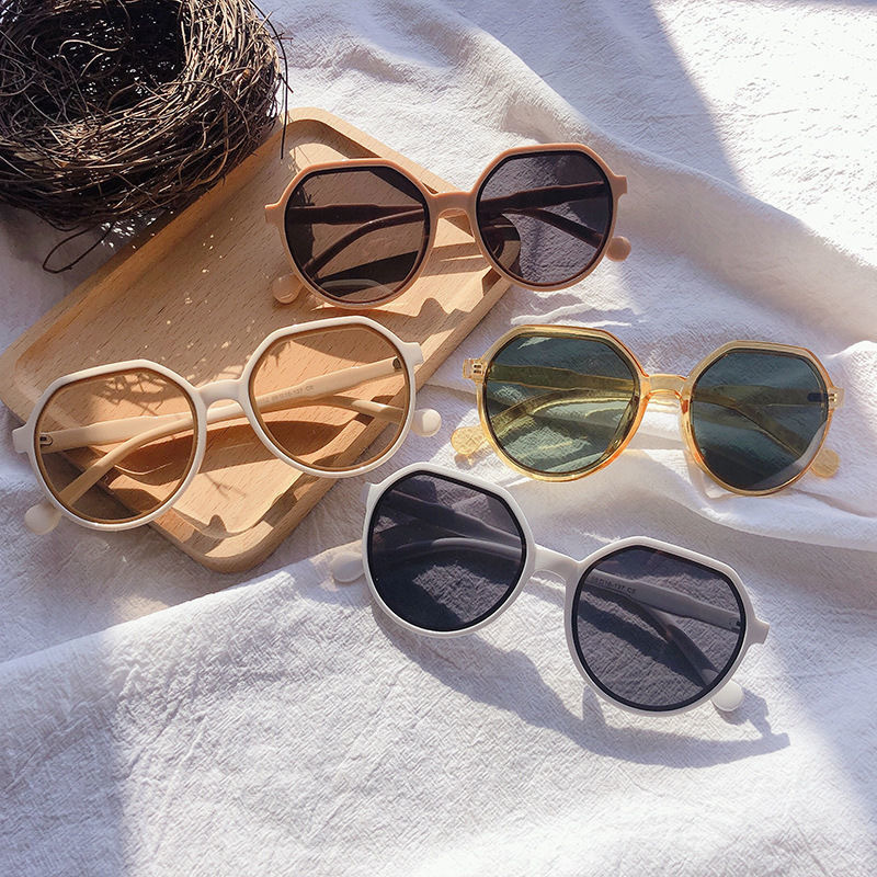 Fashion Sunglasses For Women Blush Glasses Black Frame Sunglasses Woman Retro Classic Sunglasses Ladies Square Glasses Wholesale 2024 Touring Summer Ornament