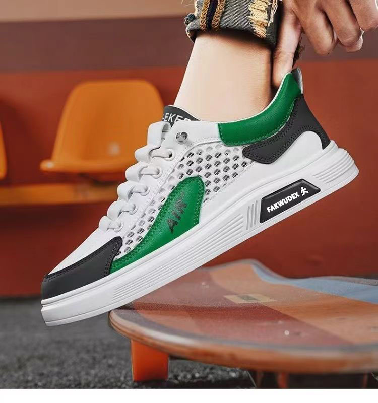 Luxury designer shoes in black and white 2024 Trendy Breathable Summer Super Light Net Deodorant Men'S Sports Trend All Match Casual Running Shoe