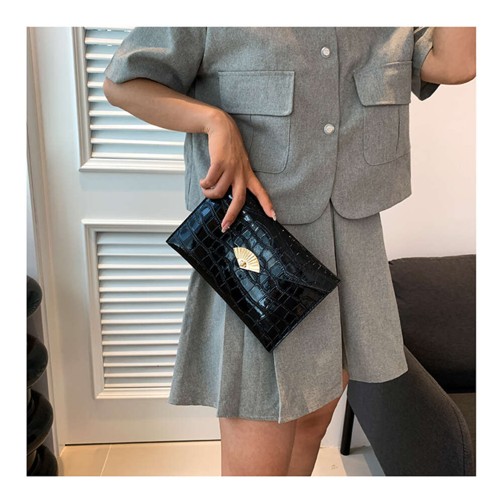 2024 New Design Women Small Envelope Shaped Bag Exquisite Fashionable Casual style Minimalist style Free shipping size