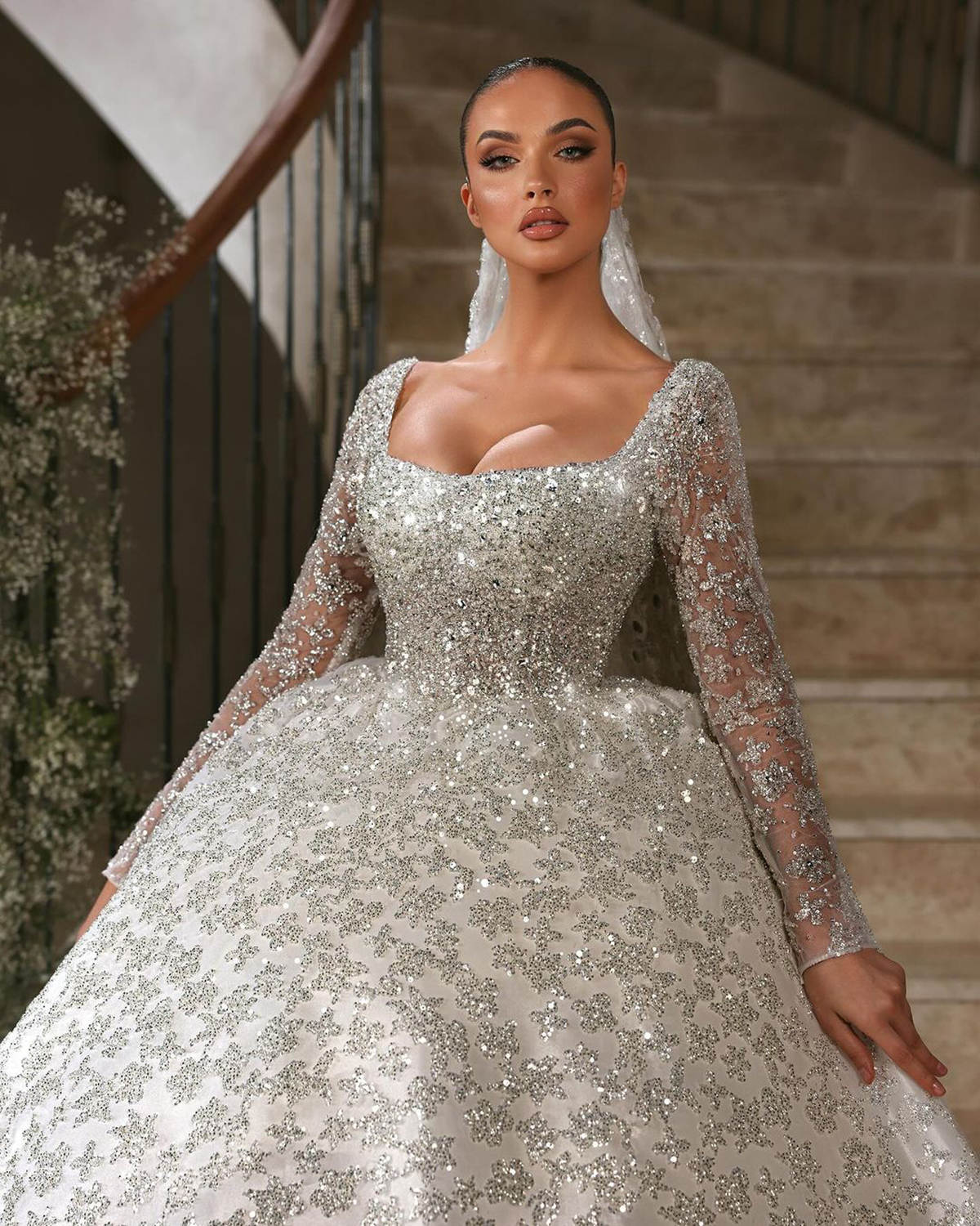 Modern Luxury Ball Gown Wedding Dresses Scoop Neck Beading Long Sleeve Pleat Ruched Satin Princess Bridal Gowns for Bride