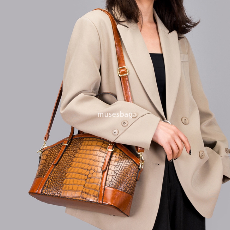 Designer Bag Luxury Shoulder Bag Women's and Men's Fashion Large Capacity Casual Shoulder Handbag Classic Retro Shopping Bag High Quality Bu