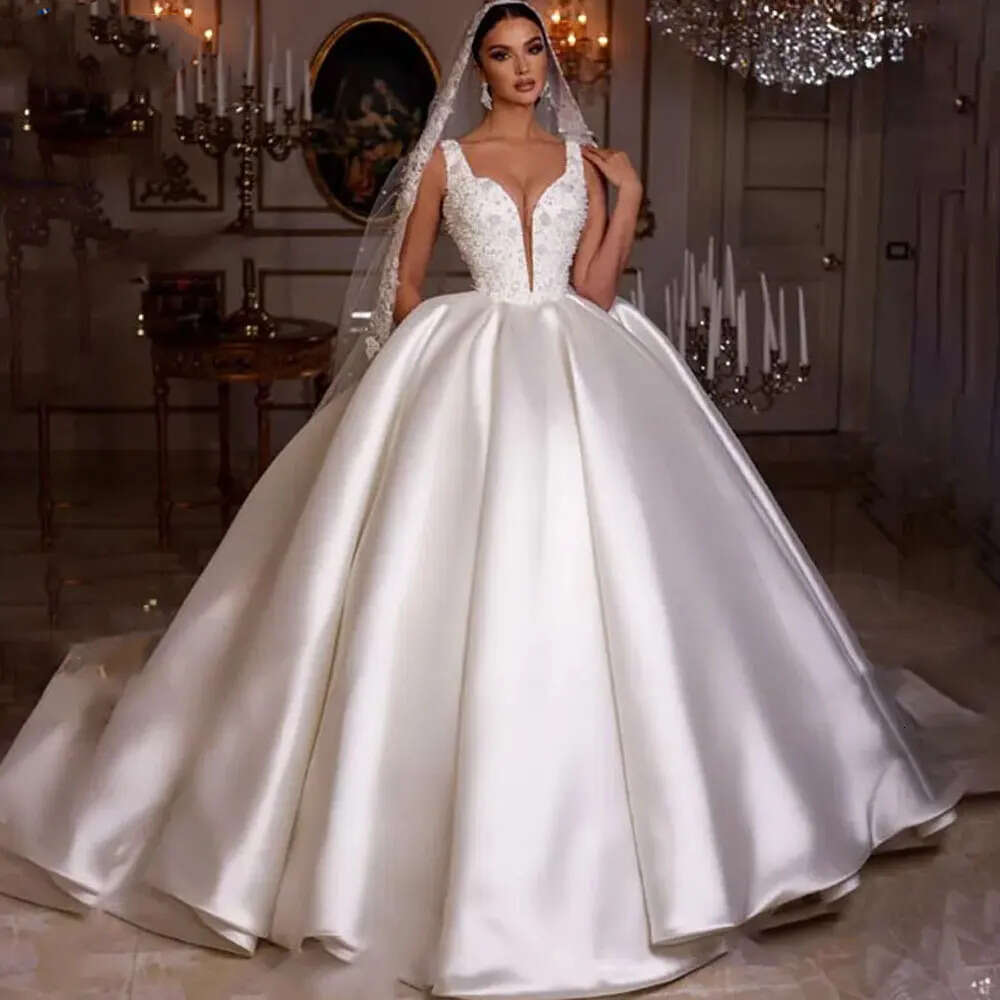 Sleeveless Satin Wedding Dresses Princess Plus Size A e V Neck Bride Gowns Beads Tank Vestido De Noiva Customized 2024