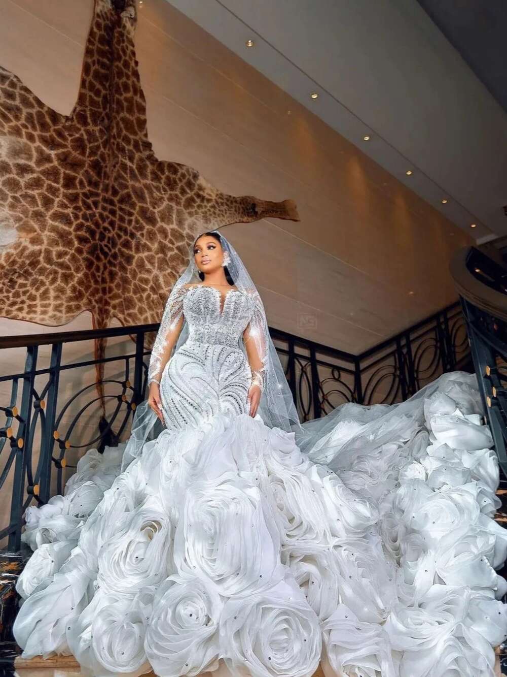 Modest Long Sleeve Bridal Dress Sparkly Sequins Rhinestones Wedding Gown 3D Flower Mermaid Bride Robe Vestido De Novia