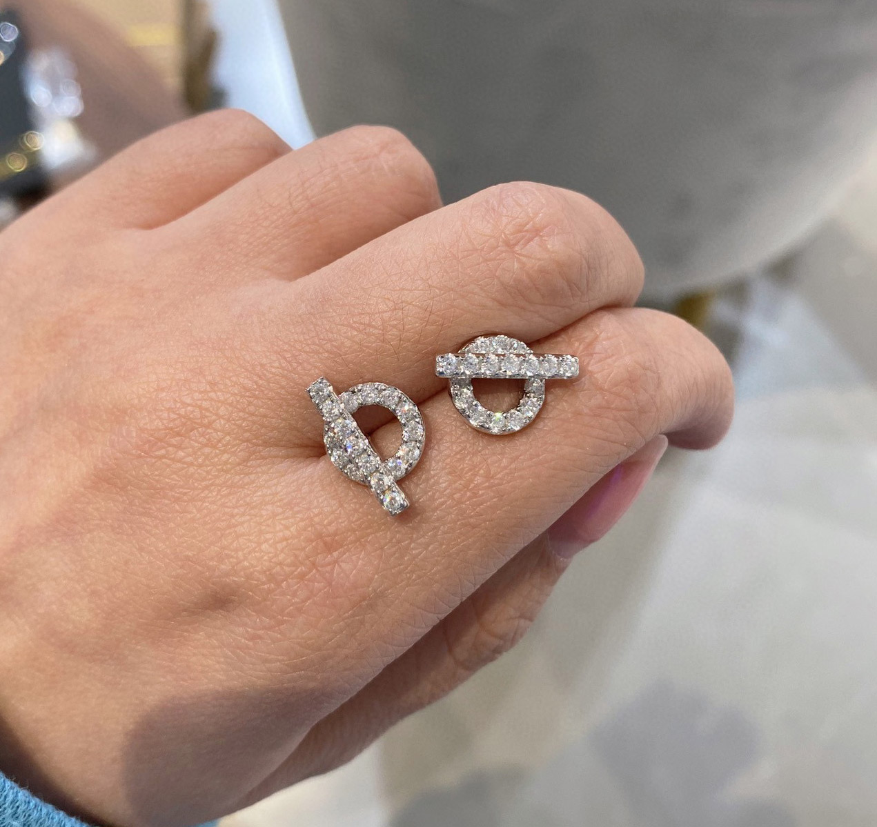 Luxury quality charm stud earring with diamond in silver color oval shape have stamp box PS3240