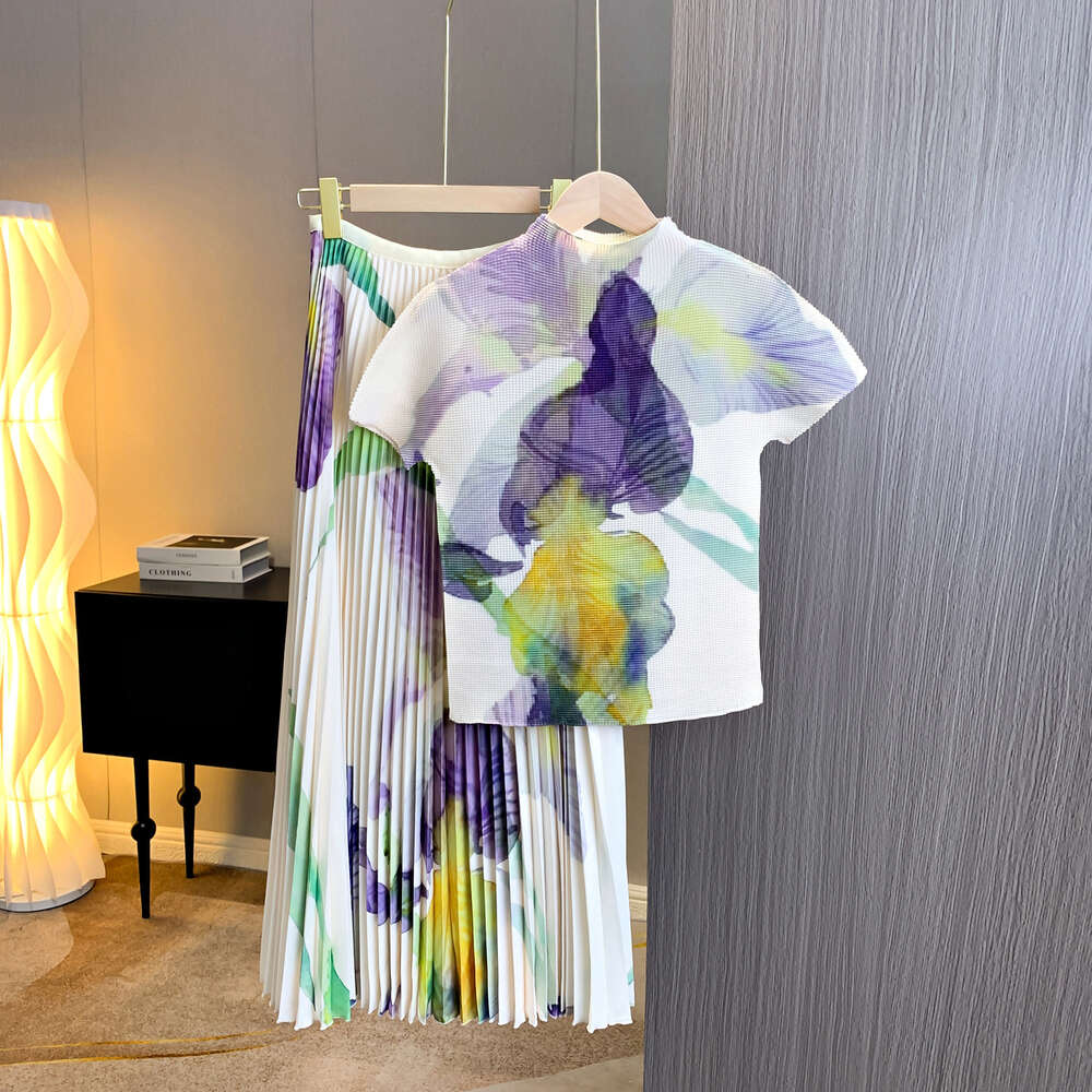 Sanzhai Pleated Womens Elegant Slim Fit T-shirt Plant Flower Pleated Skirt Two Piece Set with Design Sense Small and Popular Fashion Set