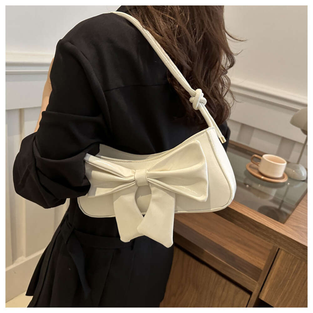 2025 Designer Light Underarm 3 Women Leisure Crossbody Bag Shoulder bag Fashion Stylish Versatile Classic design Natural Minimalist style Free shippin