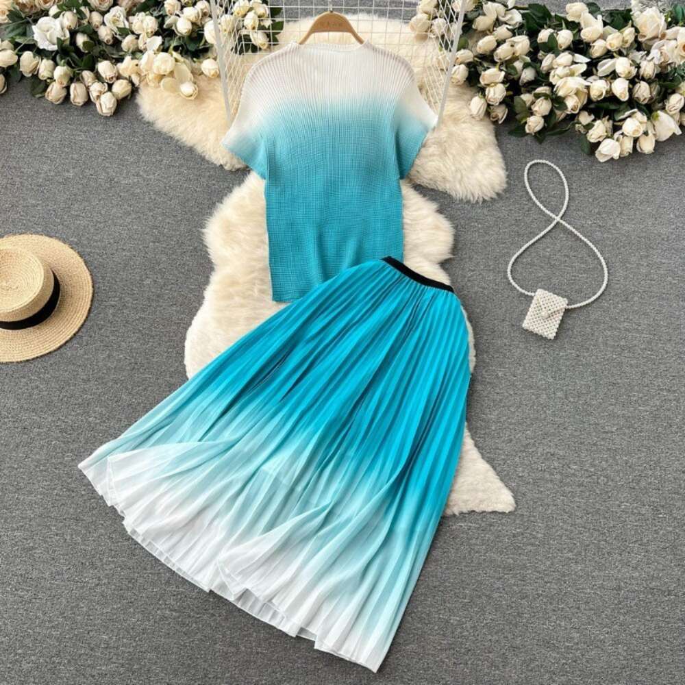 Crowd design gradually changing color suit for womens spring ins slim fit versatile top high waisted pleated skirt