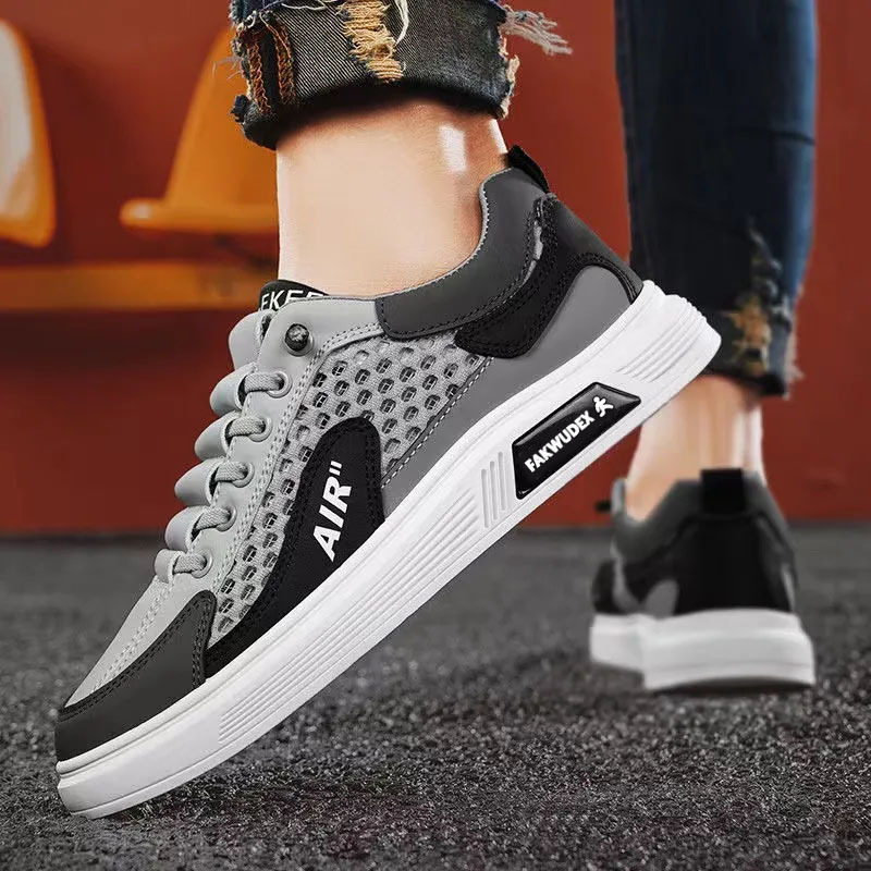Luxury designer shoes in black and white 2024 Trendy Breathable Summer Super Light Net Deodorant Men'S Sports Trend All Match Casual Running Shoe