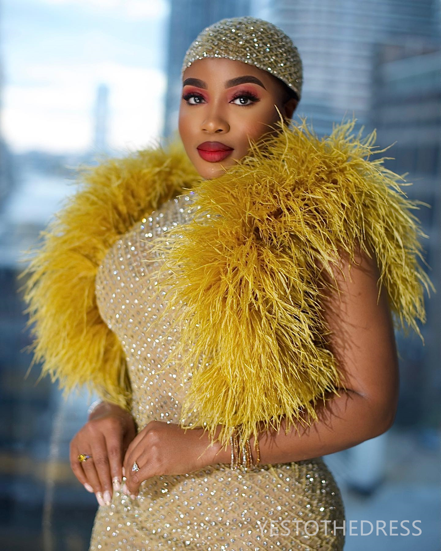 R&W 2024 Plus Size Gold Prom Evening Dresses Sheath Feather Rhies Promdress Lace Sexy Back Split Birthday Dress Abendkleider Second Reception Gown AM1