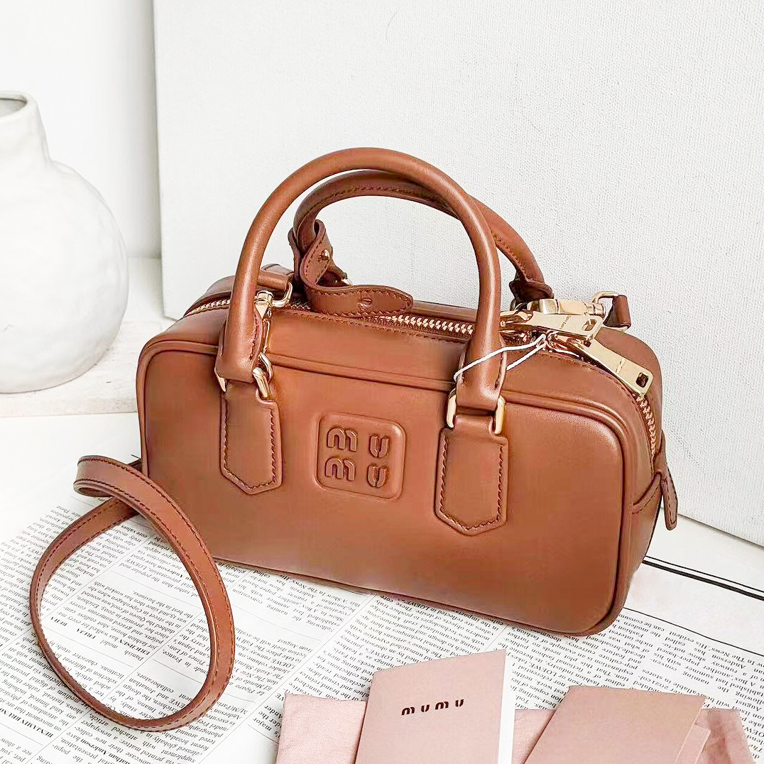 Womens mens pochette top handle high quality Designer bag lady Cross Body Clutch Leather Totes shoulder straps Fashion handbags Arcadie Bowg Bags