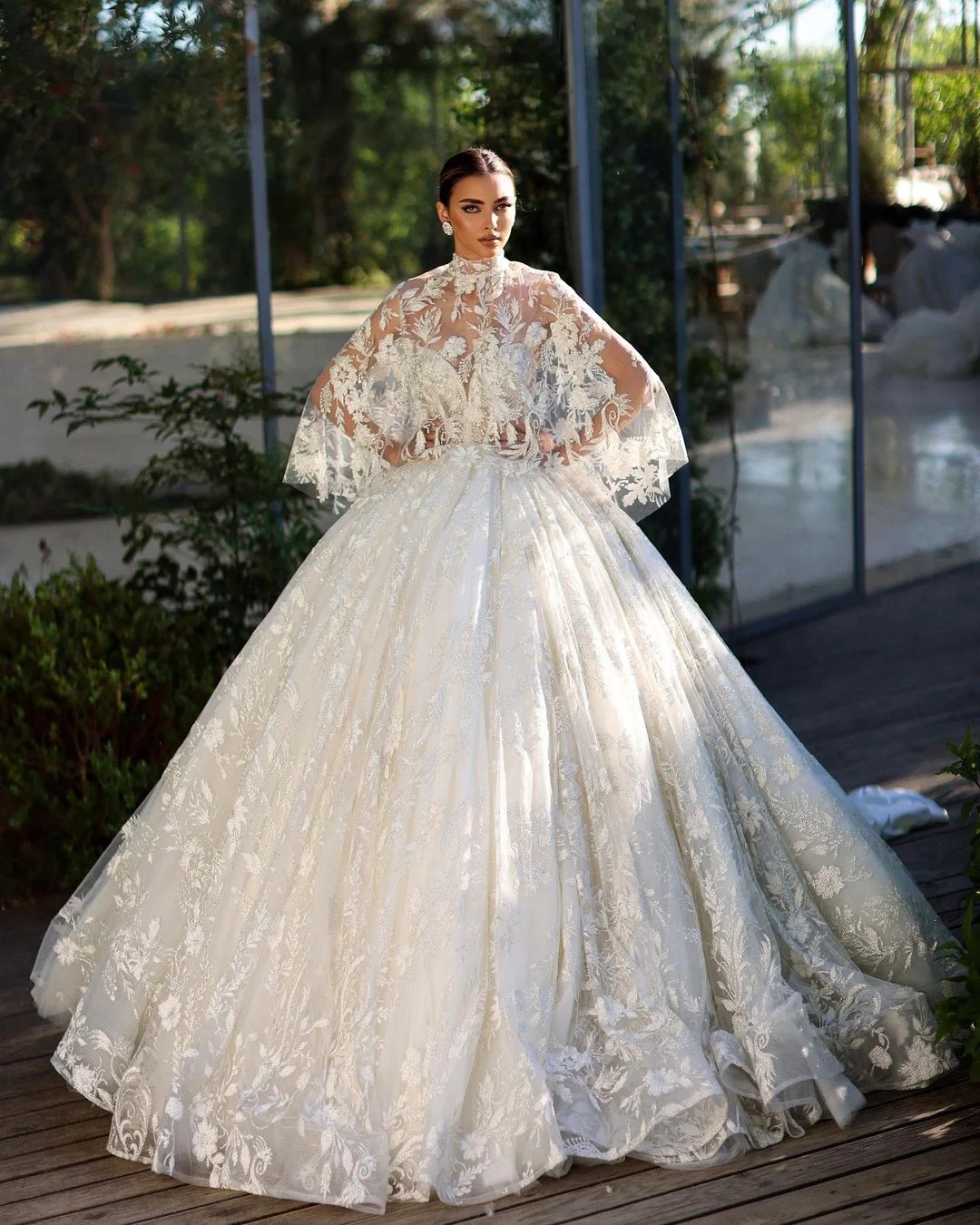 2024Lace Dresses Gorgeous Boho Spaghetti Straps Applique Sweep Train Backless Custom Made Beach Wedding Bridal Gown Vestido De Novia