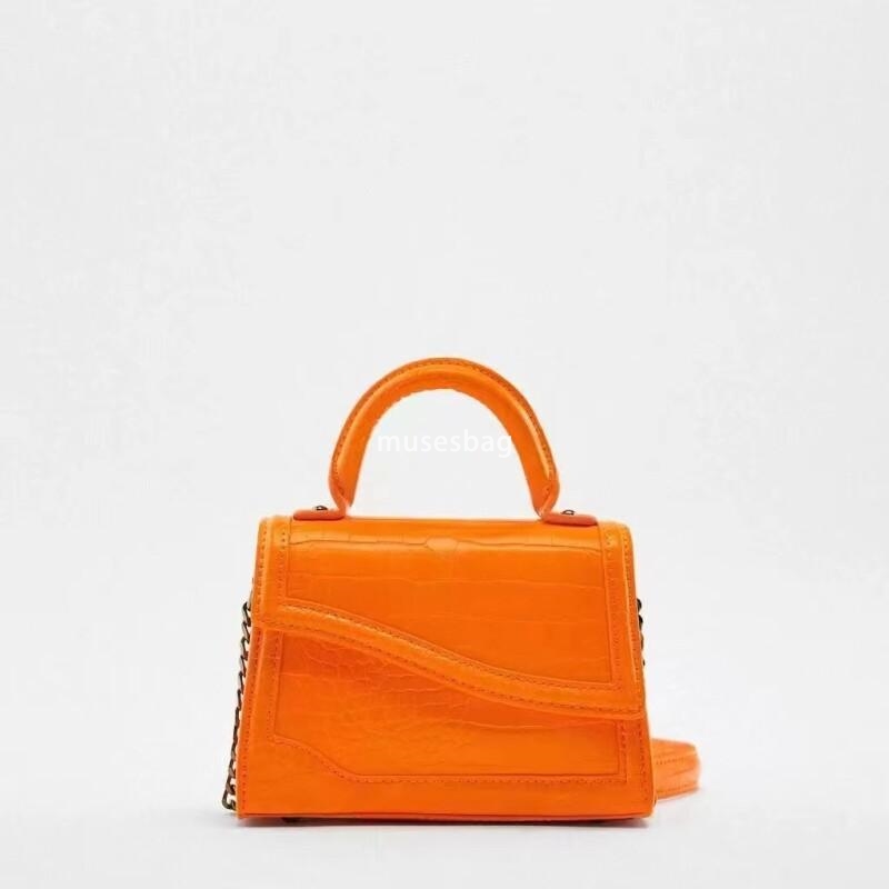 New textured chain crossbody bag with crocodile pattern handbag casual and fashionable small square bag