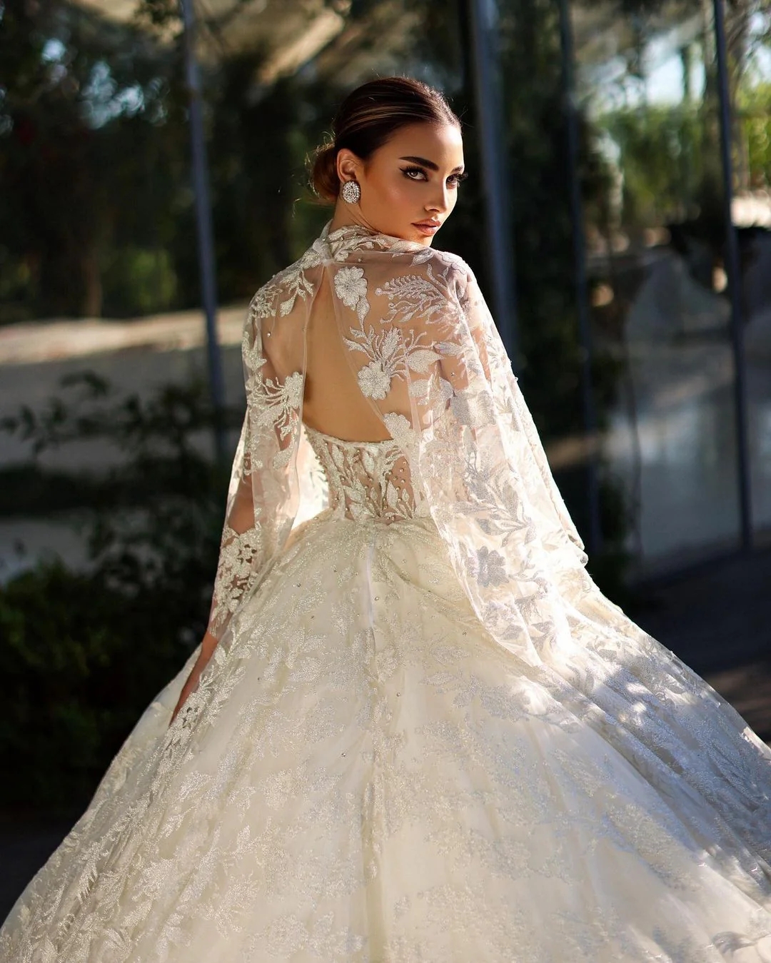 2024Lace Dresses Gorgeous Boho Spaghetti Straps Applique Sweep Train Backless Custom Made Beach Wedding Bridal Gown Vestido De Novia