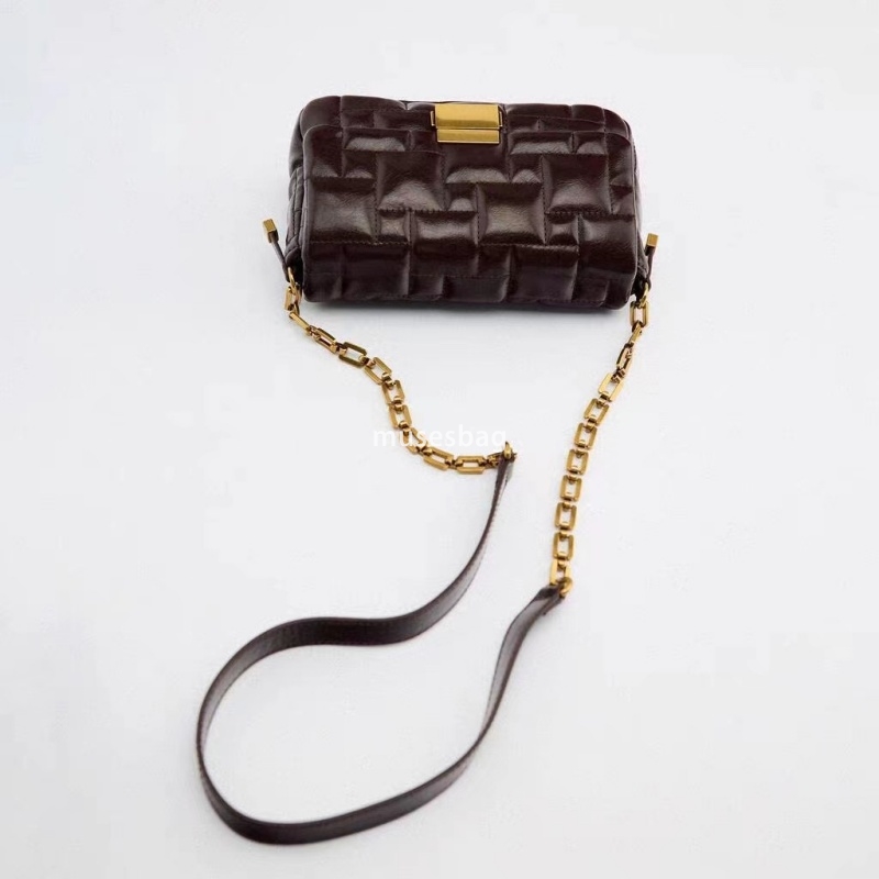 New Women's Commuting Bag Luxury and Versatile Single Shoulder Bag Chain Small Square Bag Black Retro Crossbody Bag