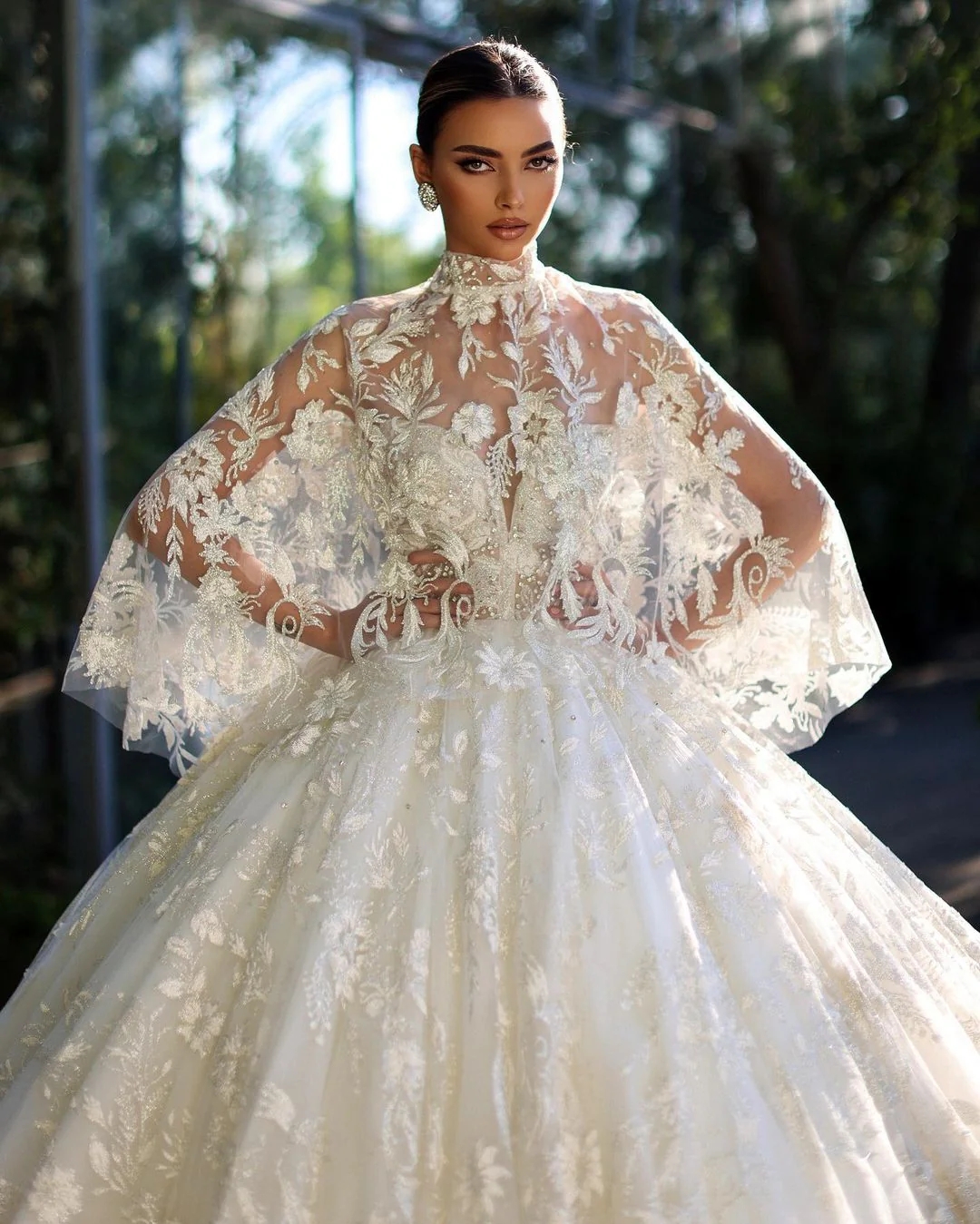 2024Lace Dresses Gorgeous Boho Spaghetti Straps Applique Sweep Train Backless Custom Made Beach Wedding Bridal Gown Vestido De Novia