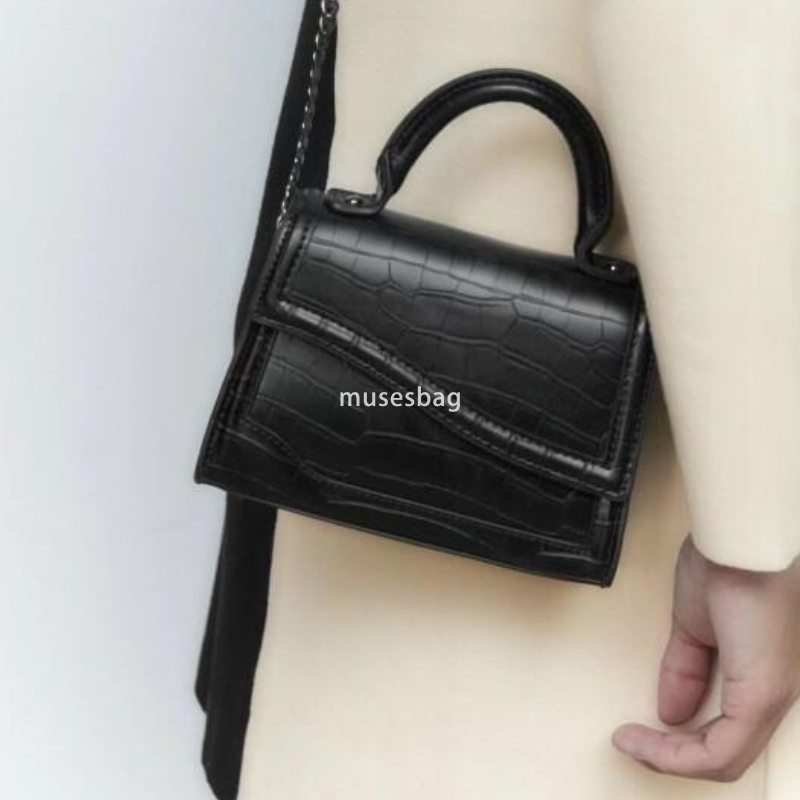 New textured chain crossbody bag with crocodile pattern handbag casual and fashionable small square bag