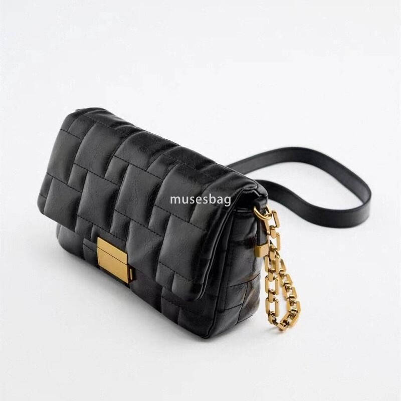 New Women's Commuting Bag Luxury and Versatile Single Shoulder Bag Chain Small Square Bag Black Retro Crossbody Bag
