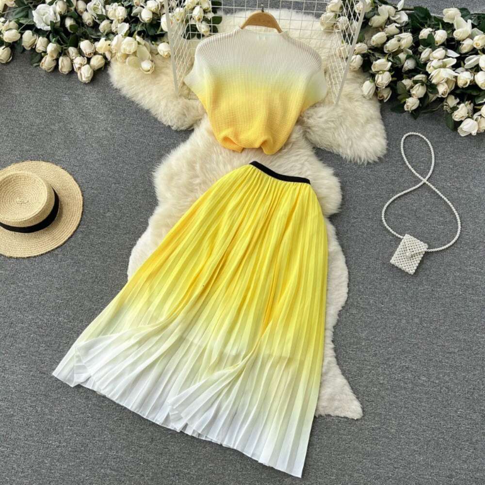 Crowd design gradually changing color suit for womens spring ins slim fit versatile top high waisted pleated skirt