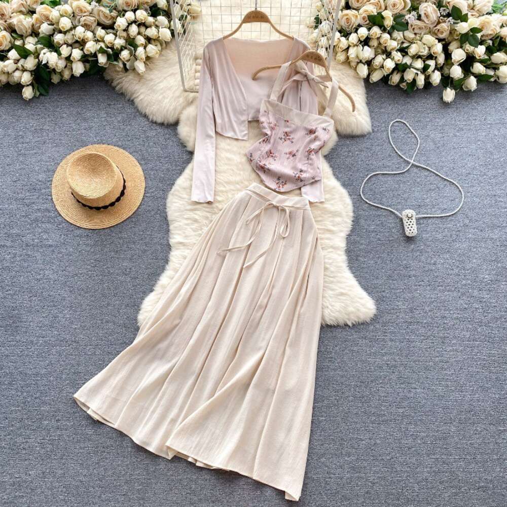 New Chinese style Chinese style suit design with a hanging neck vest and cardigan jacket age reducing and versatile half skirt three piece set trend