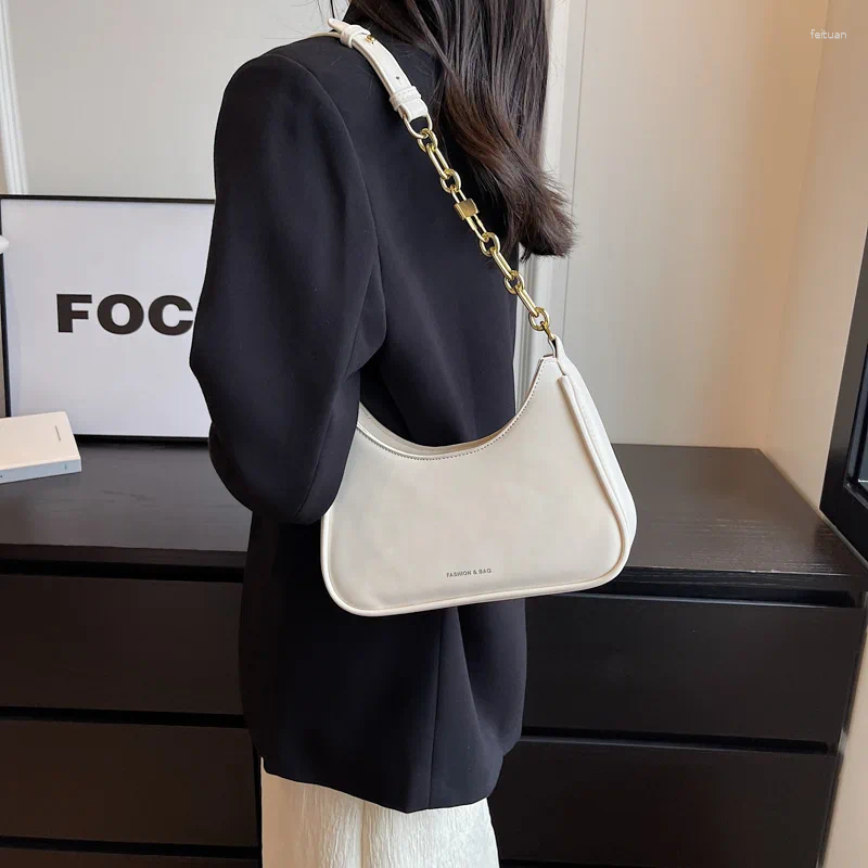 Shoulder Bags Women's Underarm Bag 2024 Design Sense Versatile Chain Single Small Square Temperament Elegant Handbags