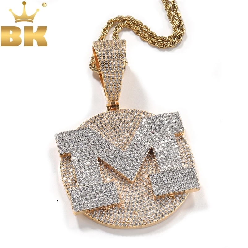 THE BLING KING Custom Initial Letter Round Pendant Personalized Medallions Micro Paved Out Cubic Zirconia Hiphop Jewelry For Men 240119CJ