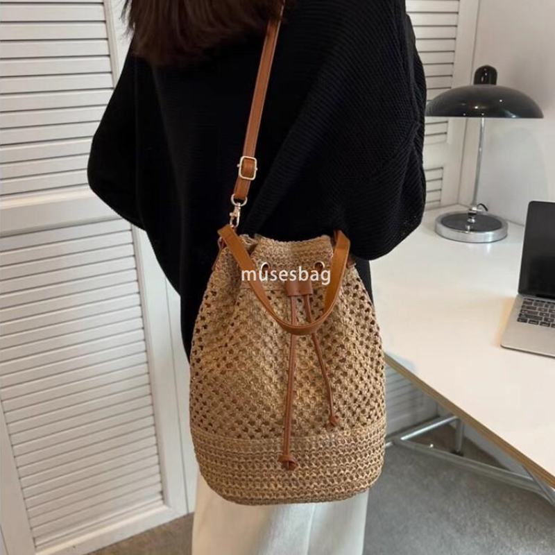 Designer's straw woven bag large capacity crossbody bucket bag beach bag casual men's luxury shoulder bag fashionable weaving high-quality m