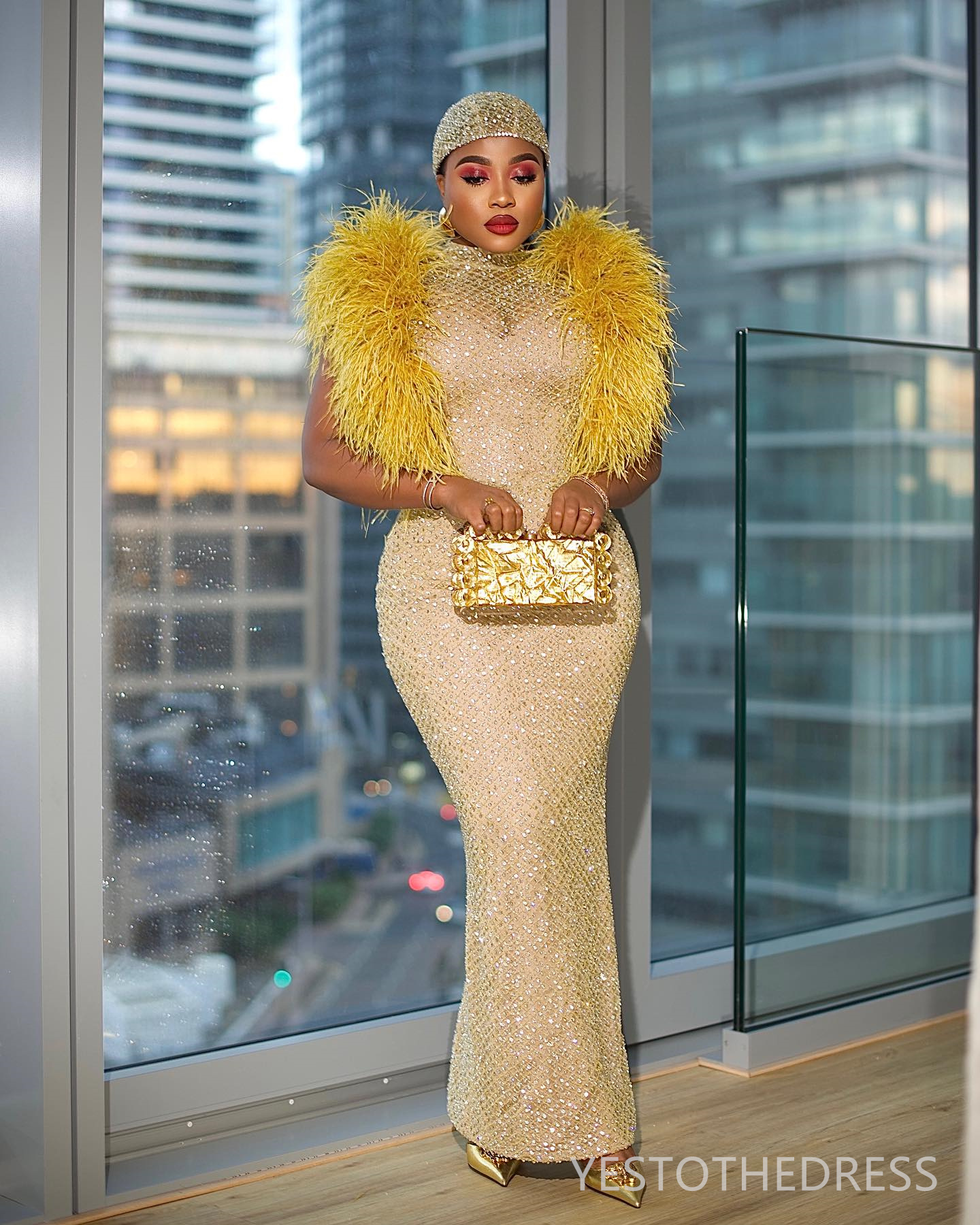 R&W 2024 Plus Size Gold Prom Evening Dresses Sheath Feather Rhies Promdress Lace Sexy Back Split Birthday Dress Abendkleider Second Reception Gown AM1