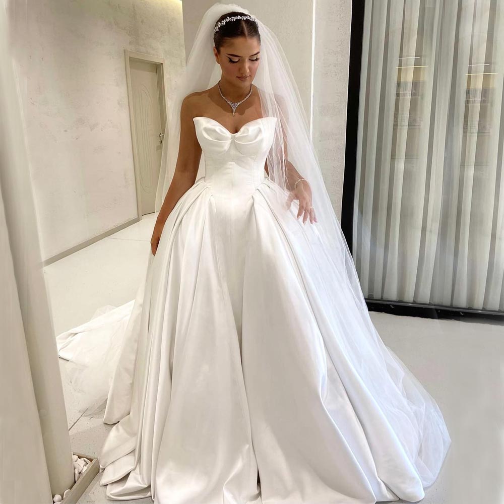 Designer Ball Gown Wedding Dresses Bowknot Strapless Neckline Bridal Gown Satin Sweep Train Vestido de Novia for Bride