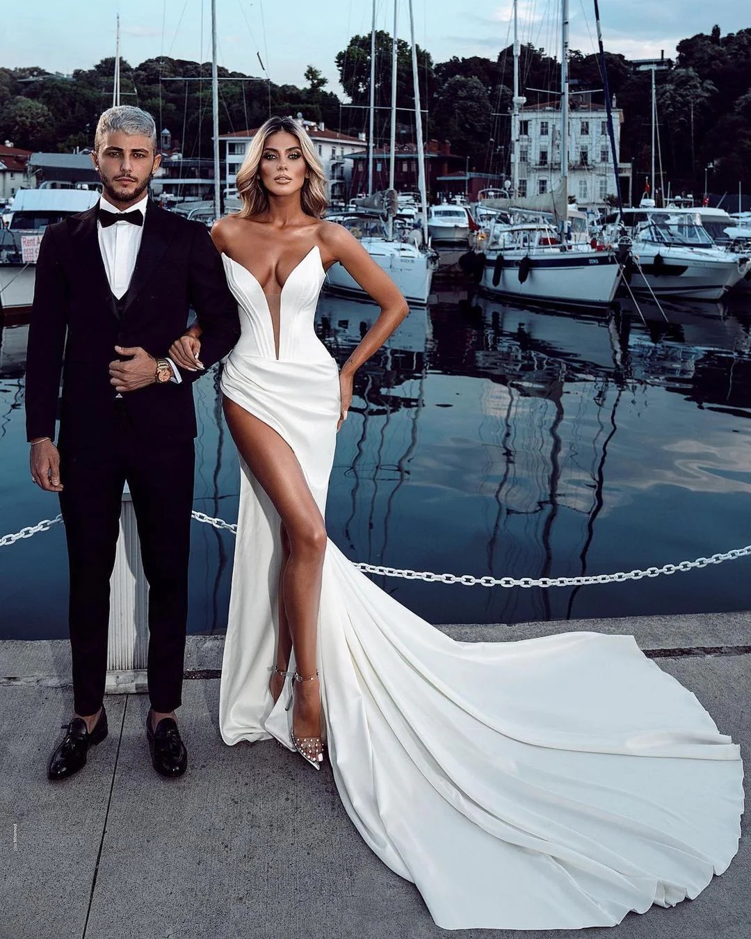 2024Dalal Front Riki Split Mermaid Wedding Dresses Simple Beach Backless Sexy Spaghetti Neck Bridal Gowns Ruffles Custom Made Robe