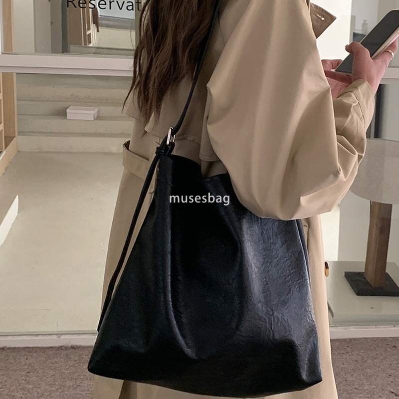 High quality bag for women and men large capacity tote for women fashionable commuting high-quality bucket bag student business crossbody bag