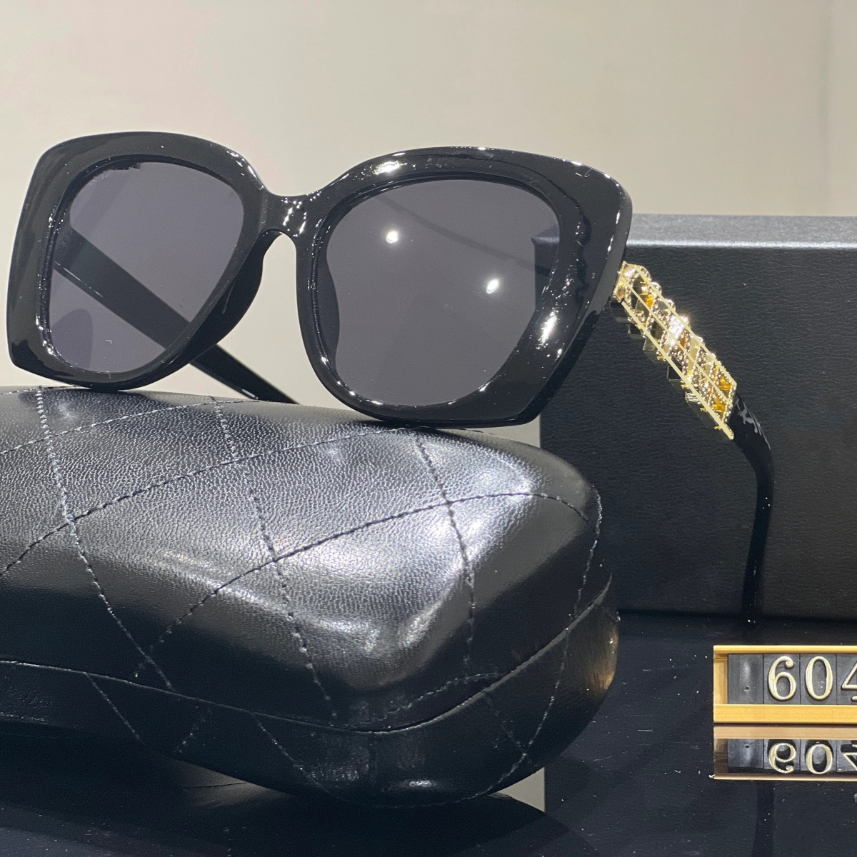 Luxury designer Brand Retro Oversized Square Polarized Sunglasses for Women Men Vintage Shades UV400 Classic Large Metal Rimless Frame Sun Glasses6047
