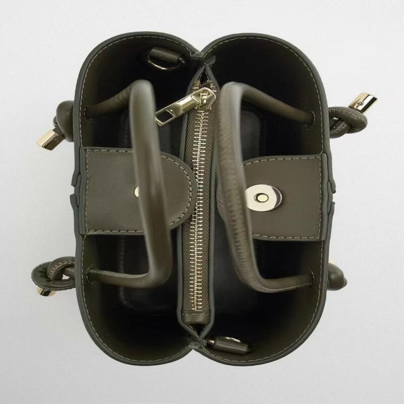 High end Korean niche texture handbag summer new single shoulder bag casual and versatile crossbody bag commuting bag