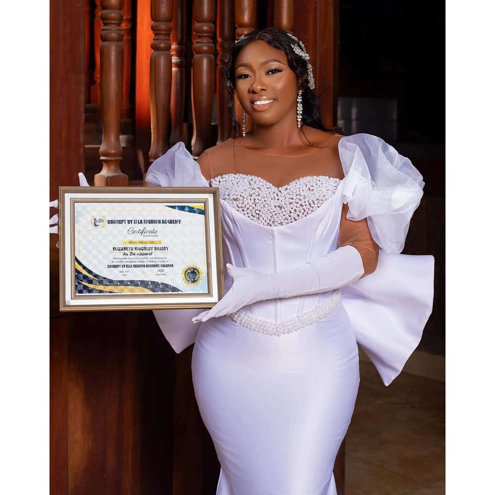 Plus Size African White specialReception Dresses with Big Bow Heavy Pearls Asoebi Bridal Dress Customized Black Women Prom Gown