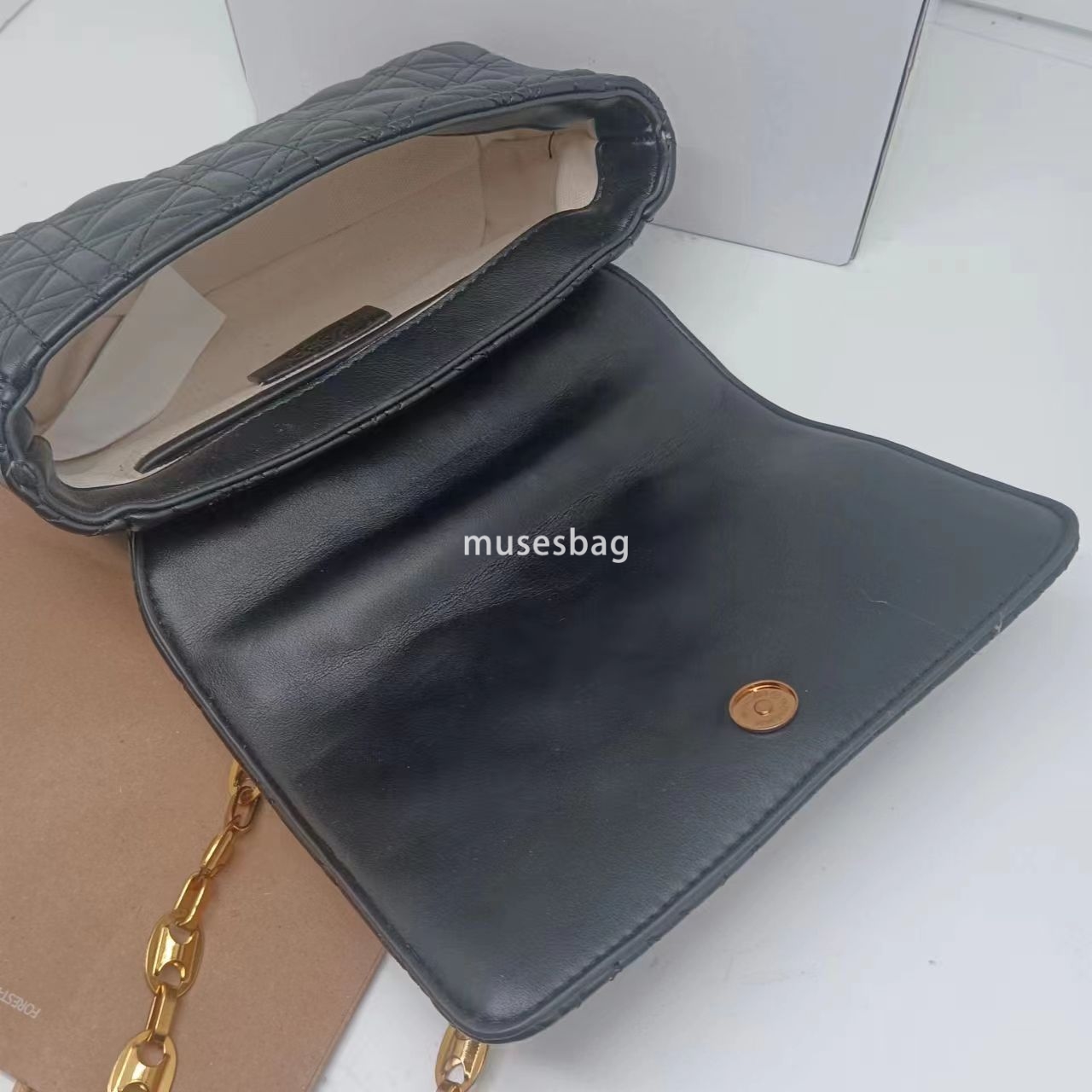 New Embroidered Shoulder Bag Versatile Lock Chain Crossbody Bag Fashionable and Casual Small Square Bag Small Underarm Bag Commuting Handbag